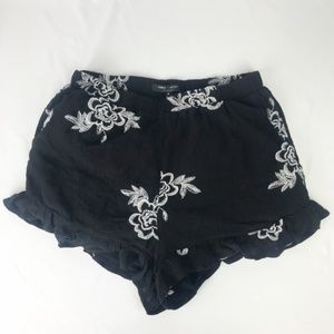 NWOT Romeo and Juliet Couture Embroidered Floral